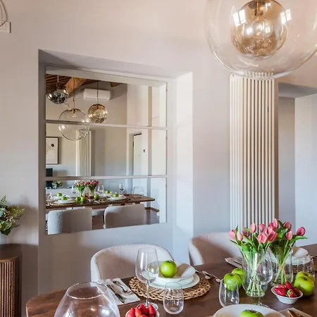 De Nobili Penthouse With Elevator In アパート ルッカ