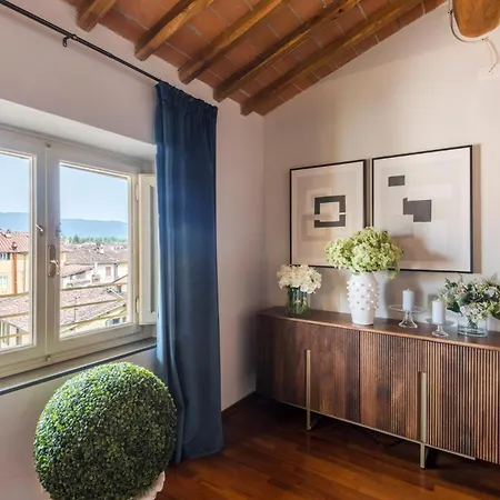 アパート De Nobili Penthouse With Elevator In ルッカ