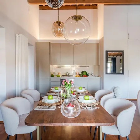 De Nobili Penthouse With Elevator In アパート *